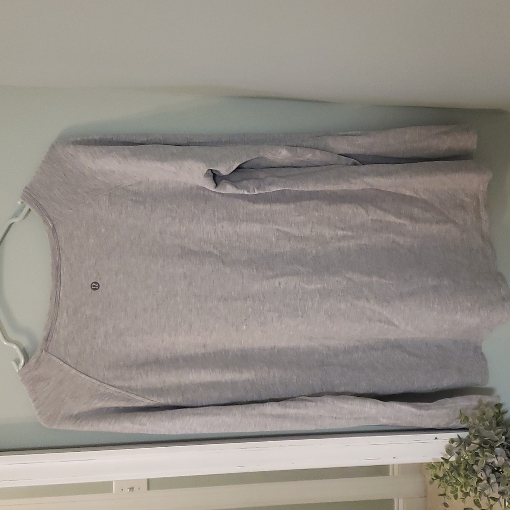 Lululemon long sleeve - Picture 3 of 4